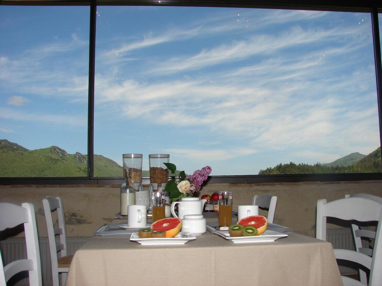 Marsat Domaine Des Massols B&B 외부 사진